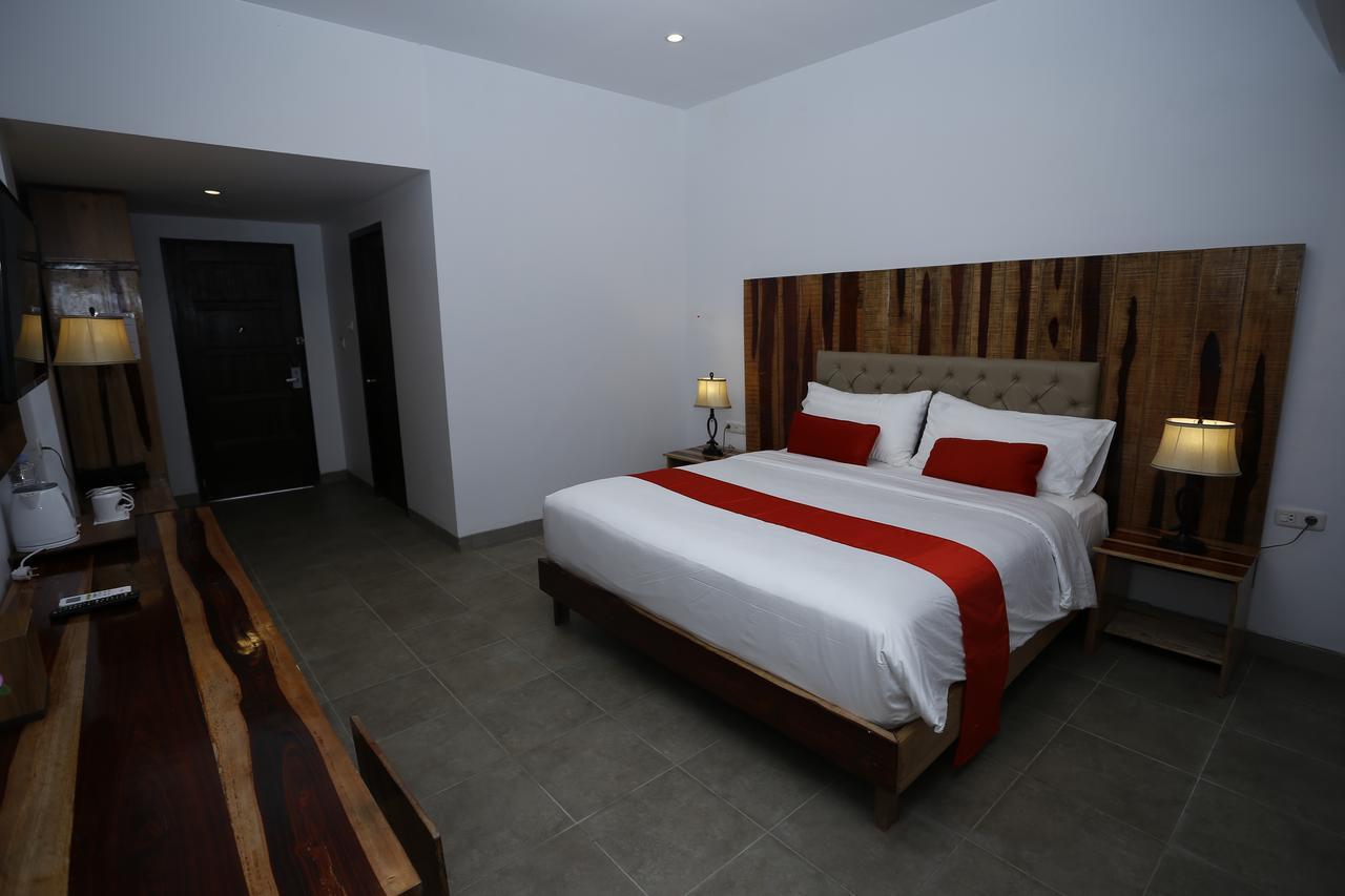 Kahyangan Resort Singkawang Buitenkant foto