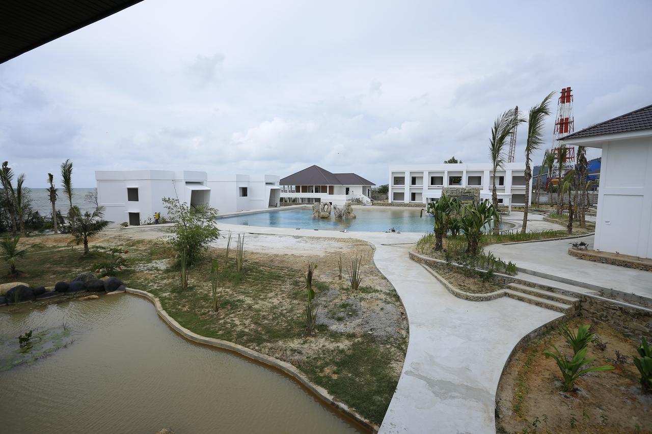 Kahyangan Resort Singkawang Buitenkant foto