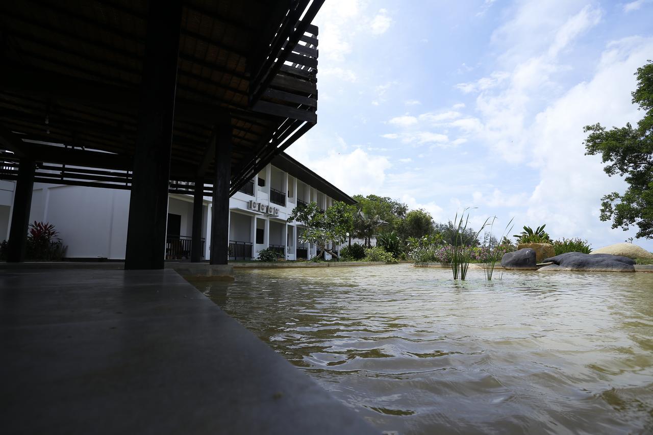Kahyangan Resort Singkawang Buitenkant foto
