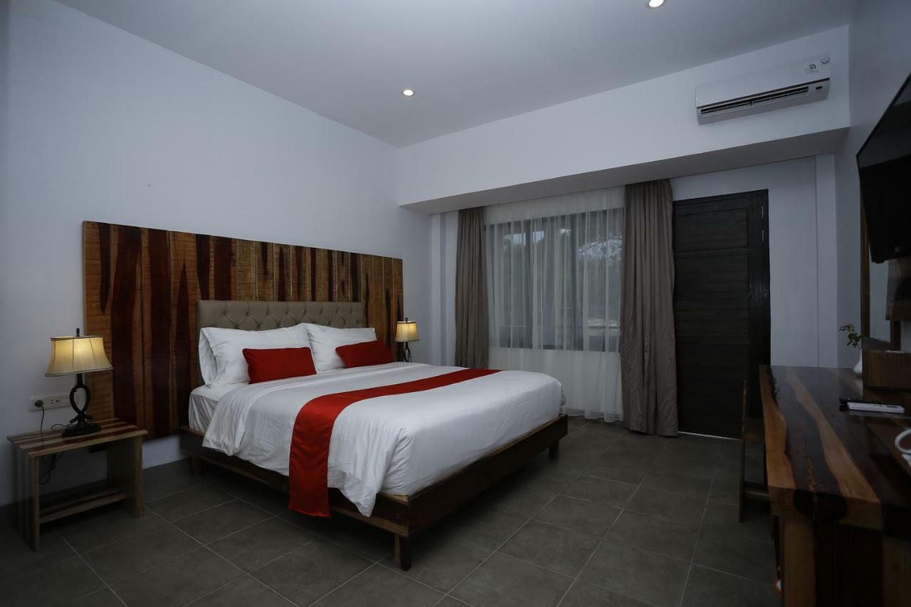 Kahyangan Resort Singkawang Buitenkant foto