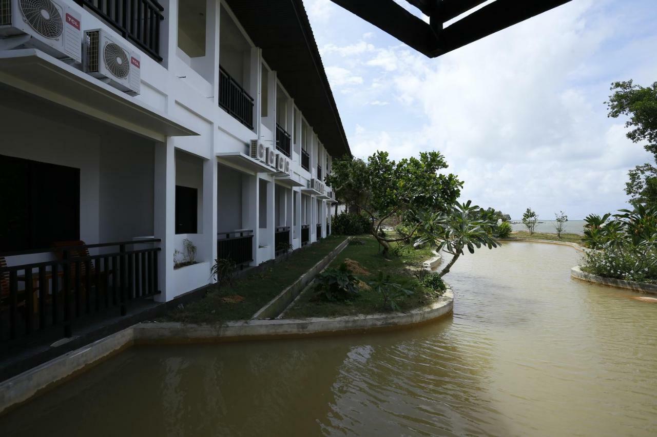 Kahyangan Resort Singkawang Buitenkant foto